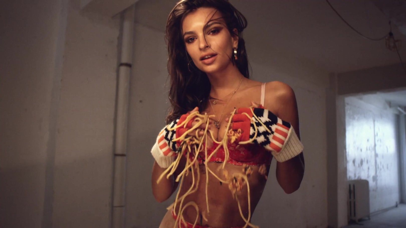 Emily ratajkowski loving spaghetti free porn xxx pic